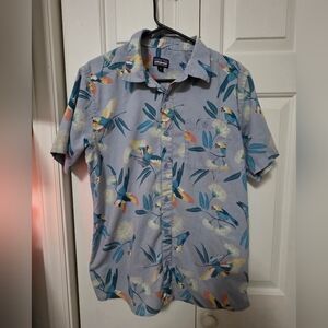 Patagonia Go To Short Sleeve Men Shirt Size Medium Parrots Organic Cotton